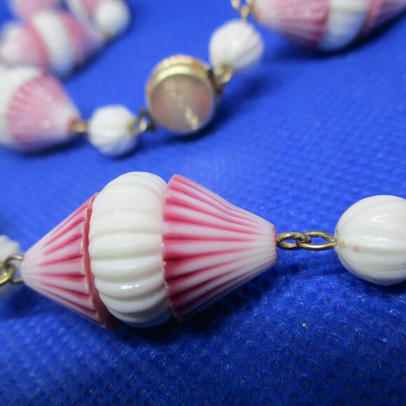 Made In Hong Kong beaded necklace single strand ribbed 3 Section Bead Lavender - Picture 8 of 10